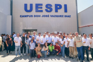 Governador Rafael Fonteles inaugura reformas em escola estadual e Uespi da cidade de Bom Jesus Governador Rafael Fonteles inaugura reformas em escola estadual e Uespi da cidade de Bom Jesus